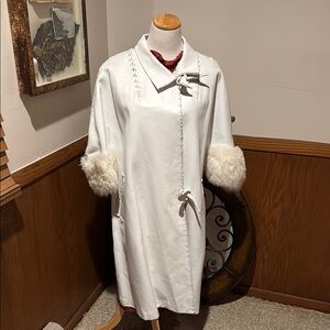 Chic White Coat with Faux Fur Accents